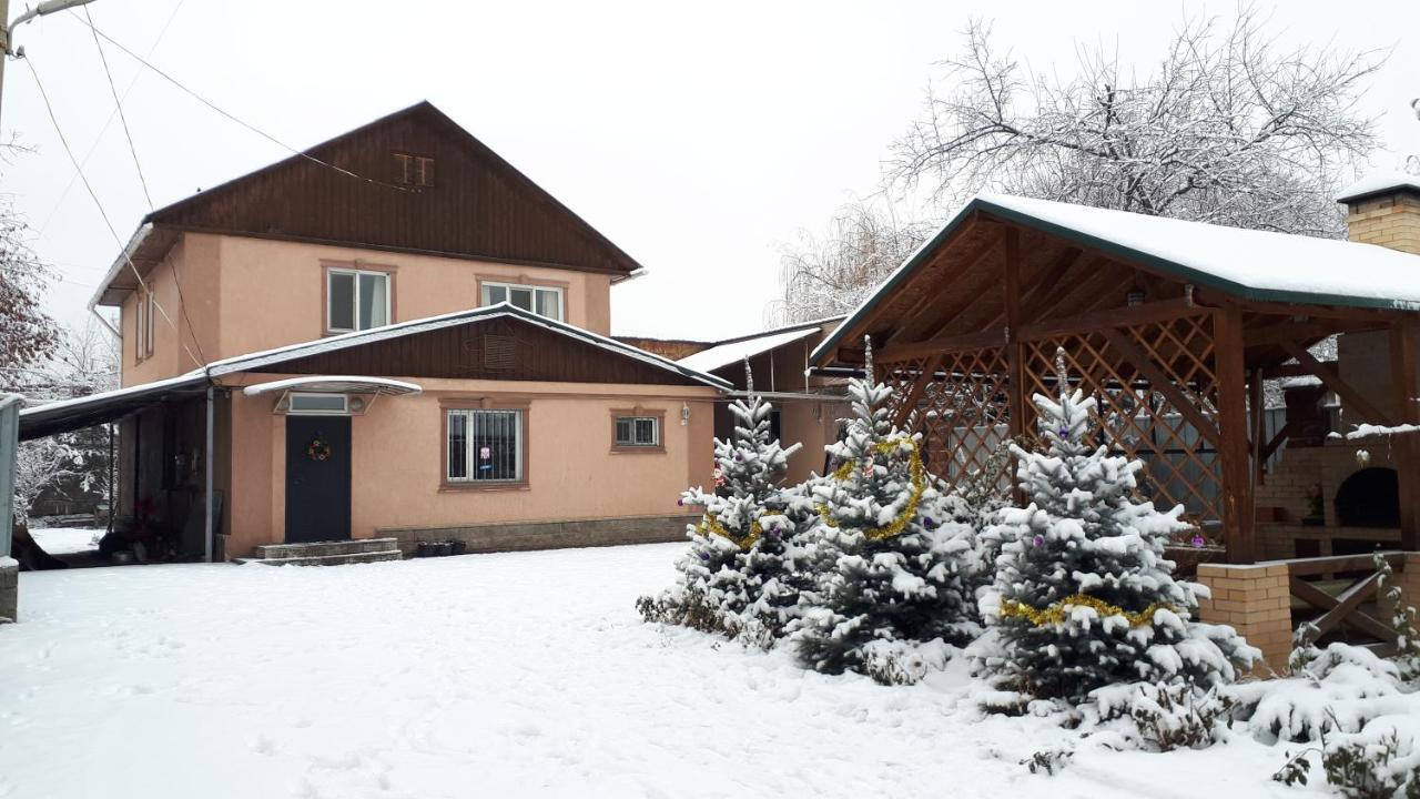 World Travelers Hostel Almaty Exterior photo